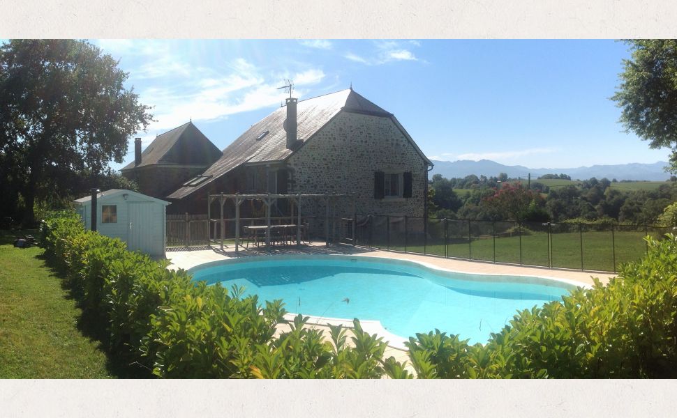 Beautiful renovated Bearnaise Farmhouse with Exceptional Views of the Pyrenees Mountains